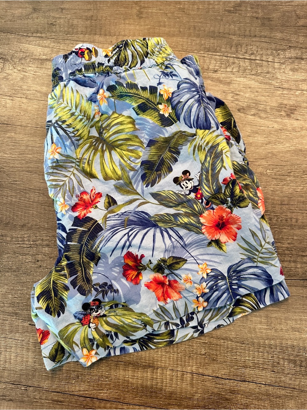 Disney & Tommy Bahama Women’s Tropical Floral Pull-On Shorts - Picture 5 of 5